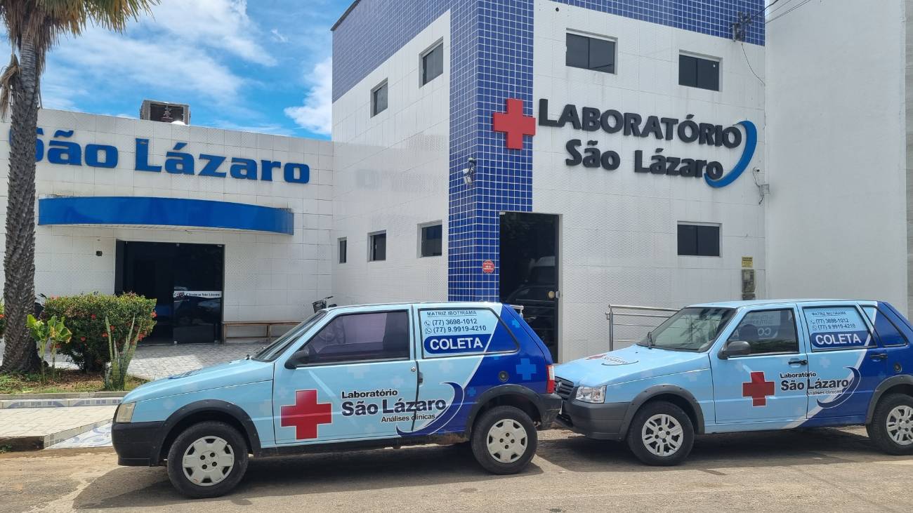Veículos de coleta do Laboratório São Lázaro em Ibotirama
